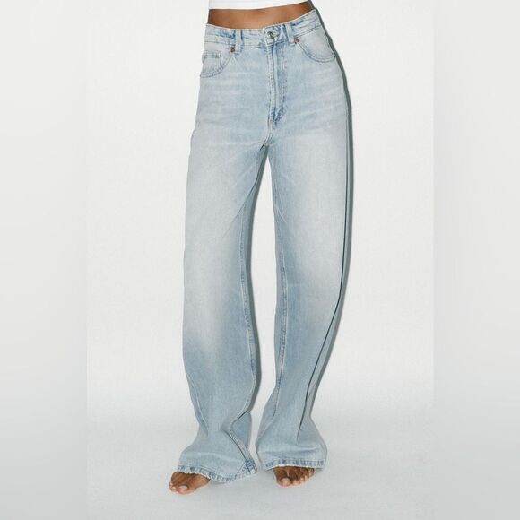 Zara Denim - Zara light wash baggy wide leg jeans raw hem high waist size 8